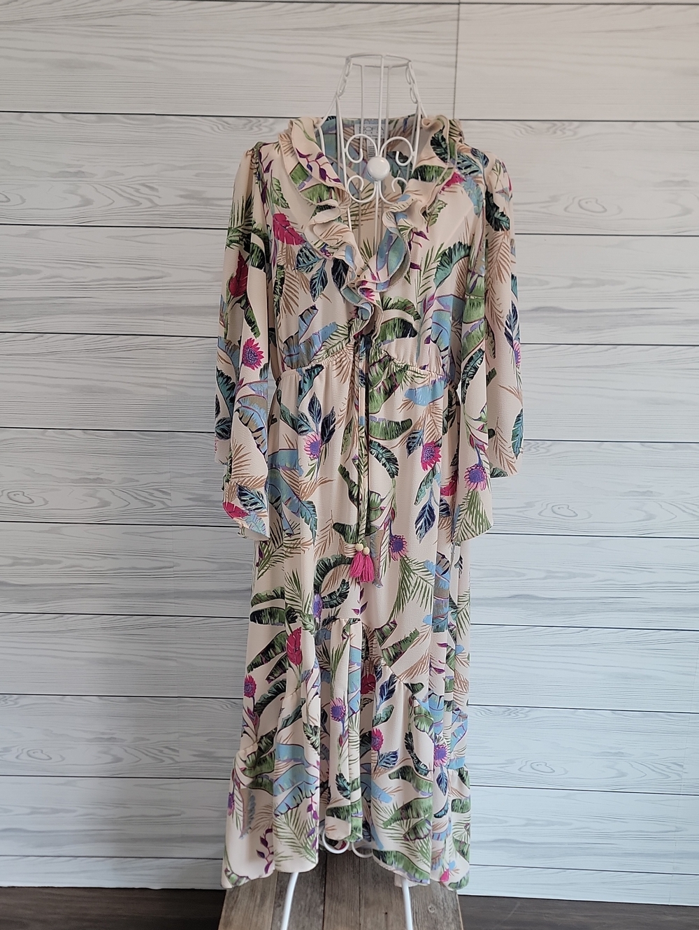 sofia by sofia vergara Cream Tropical-Print Ruffle Maxi Dress Womens Size L